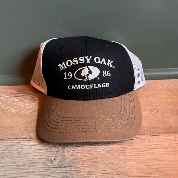 Lightly Worn Mossy Oak Trucker Hat - Picture 1 of 4